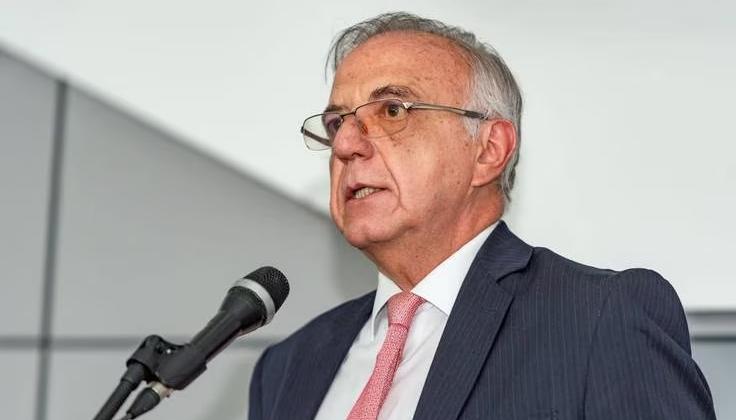 Iván Velásquez, Ministro de Defensa.