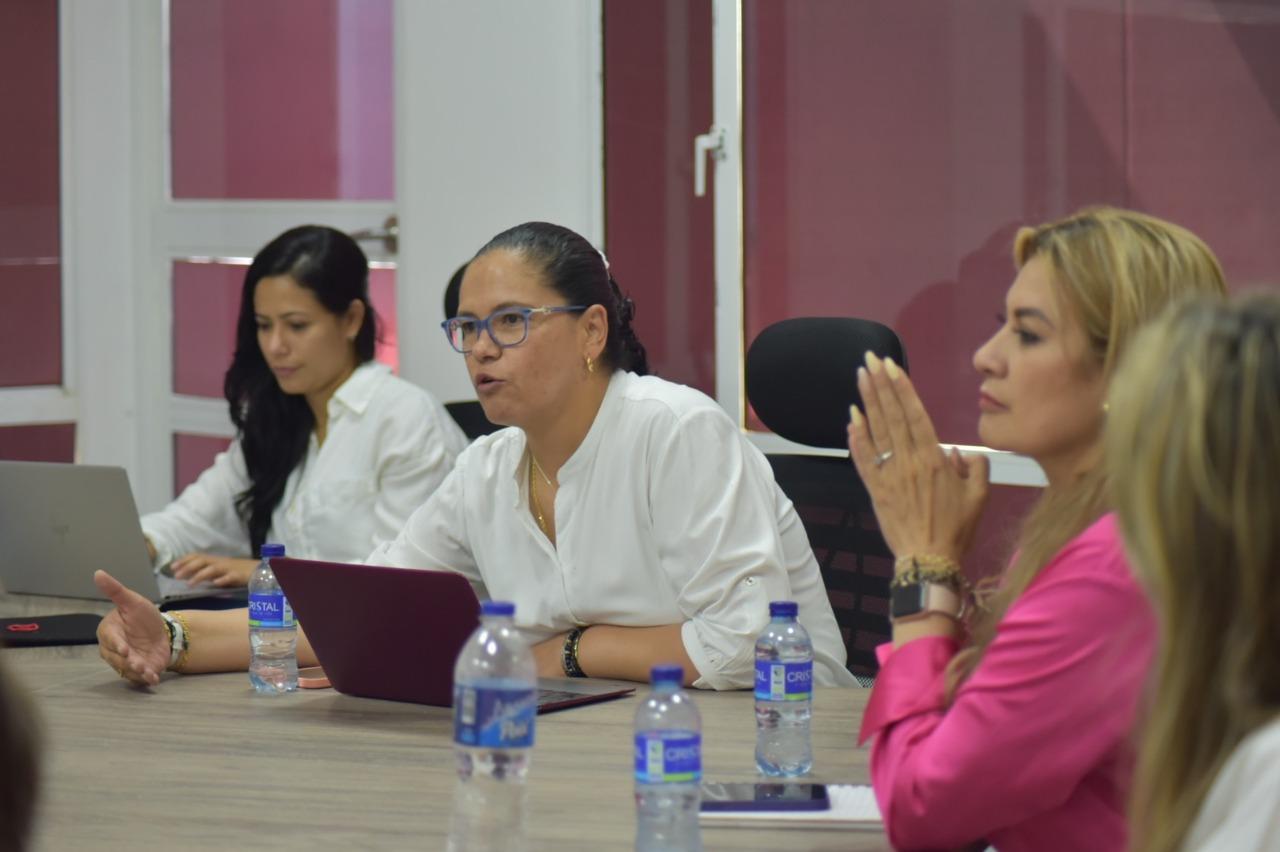 Funcionarios de Supersalud en La Guajira.