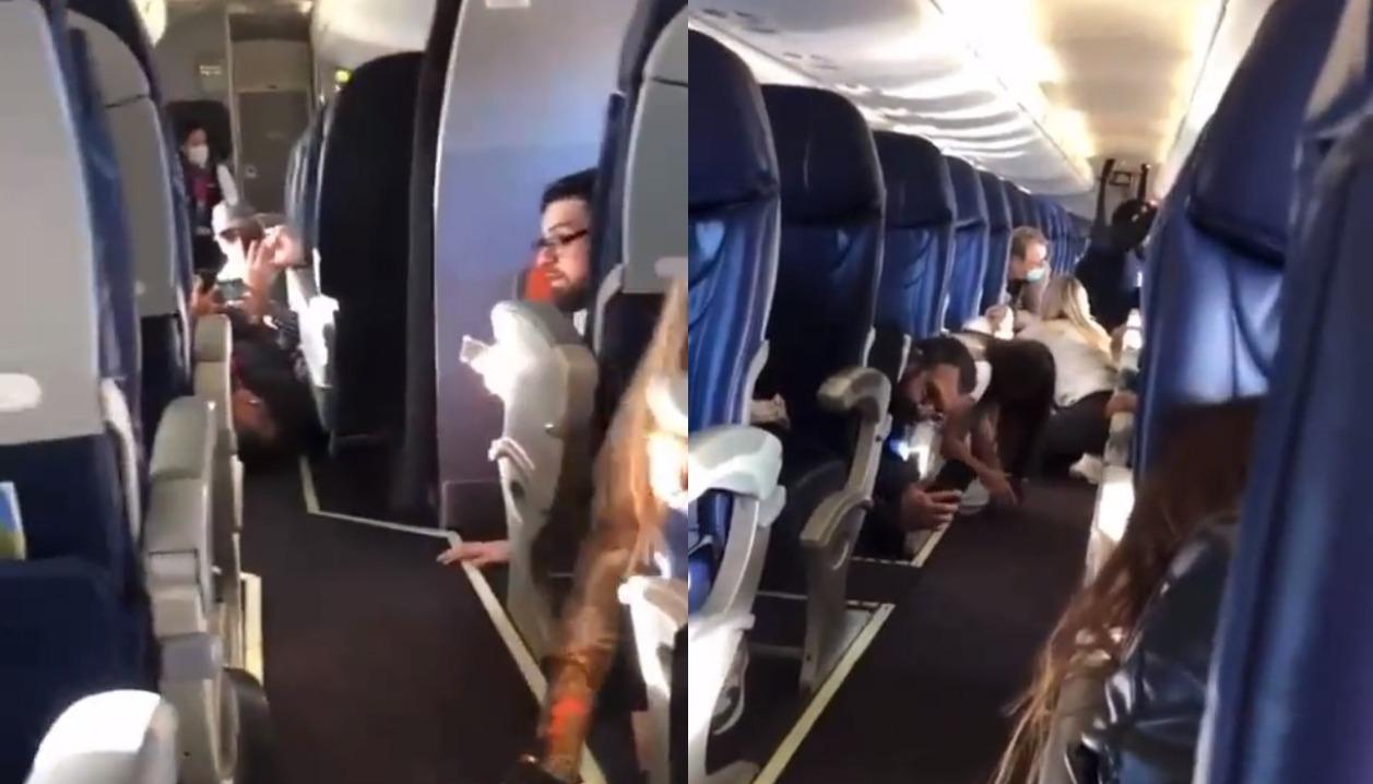Pasajeros del vuelo 165 de Aeroméxico se protegen en plenos disparos contra la aeronave.