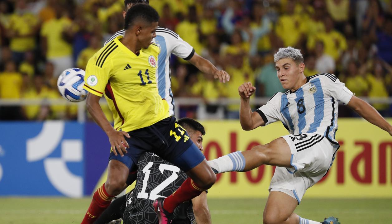 Ricardo Caraballo, delantero de Colombia, durante el partido contra Argentina.