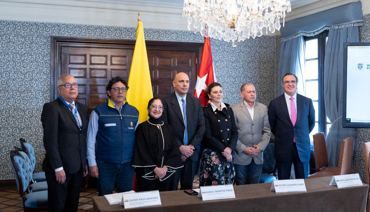 Acto protocolario de entrega de ayuda humanitaria a Cuba.