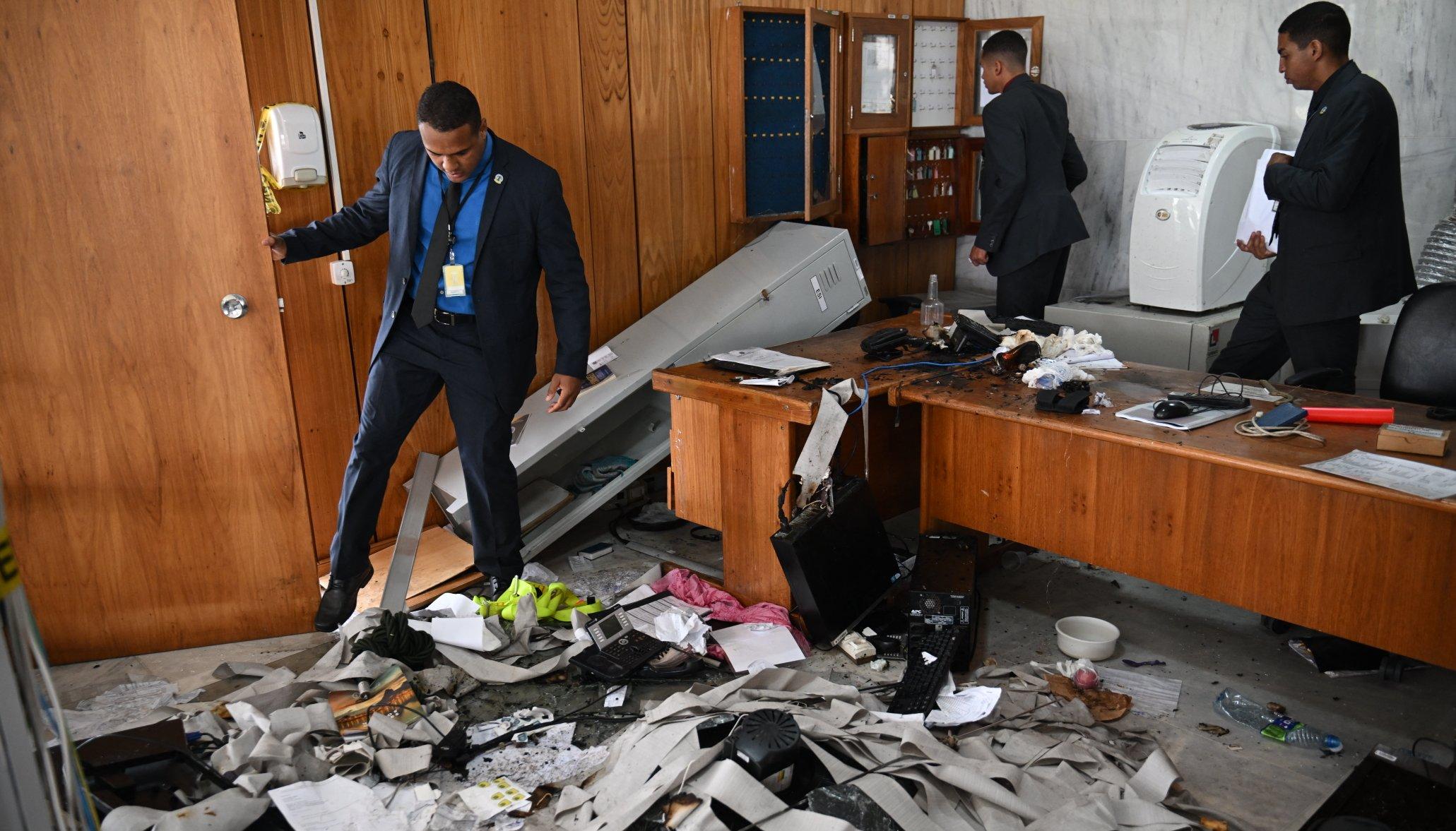 Instalaciones del Palacio Presidencial de Brasil destrozadas. 