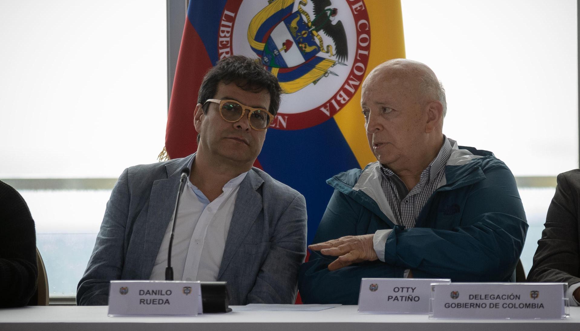 El alto comisionado para la Paz, Danilo Rueda,  y e l jefe del equipo negociador del Gobierno con la guerrilla del ELN, Otty Patiño.