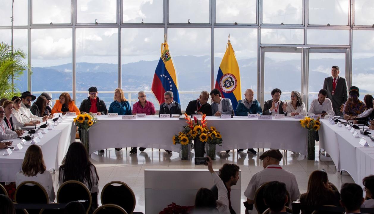 Diálogo de Paz entre el Gobierno Nacional y el ELN en Caracas.