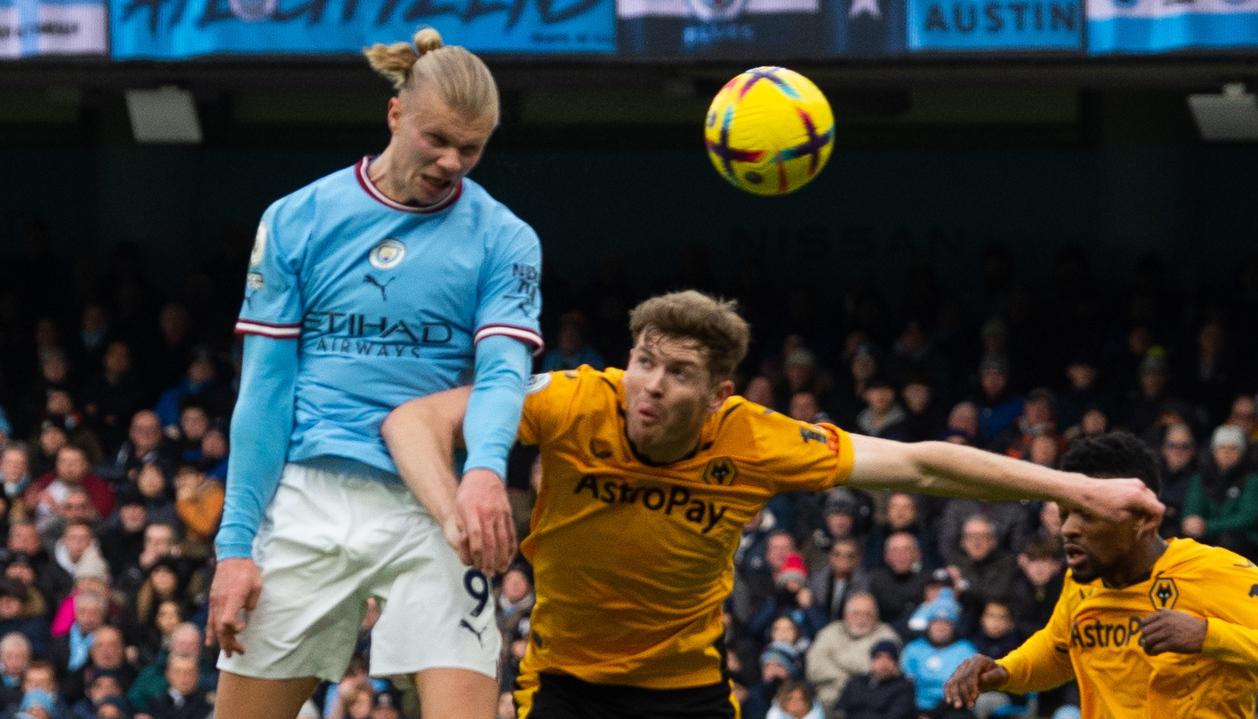 Erling Haaland, con golpe de cabeza, anotó el primero del Manchester City.