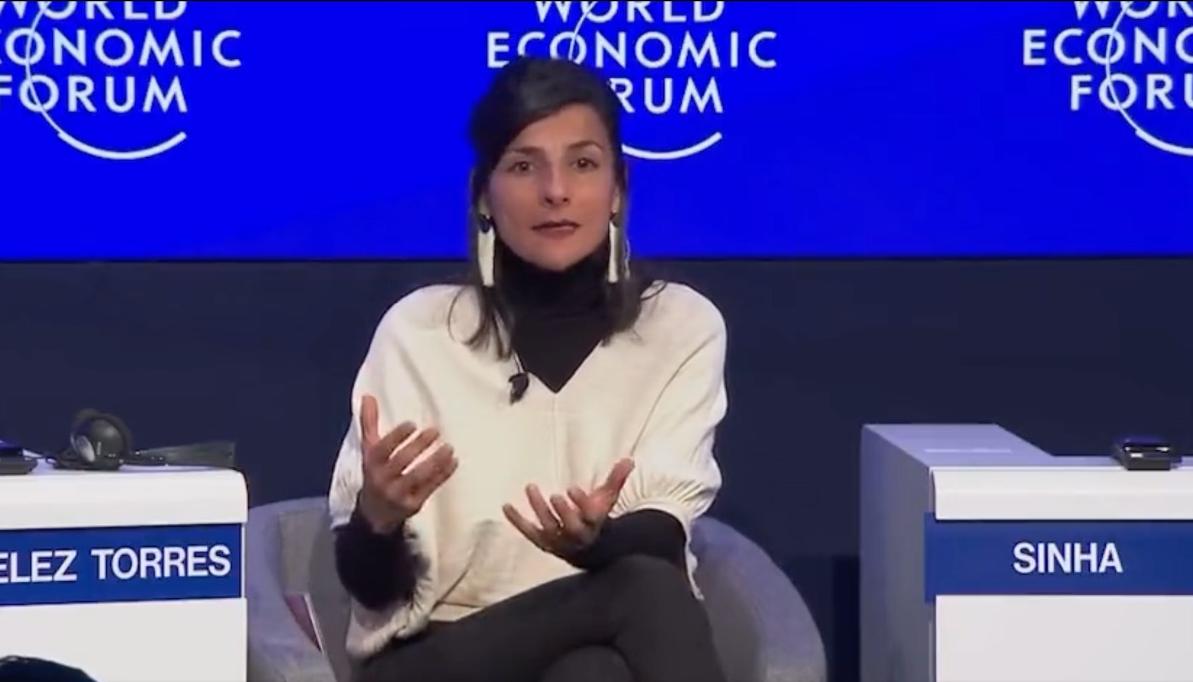 La ministra de Minas, Irene Vélez, desde Davos, Suiza.