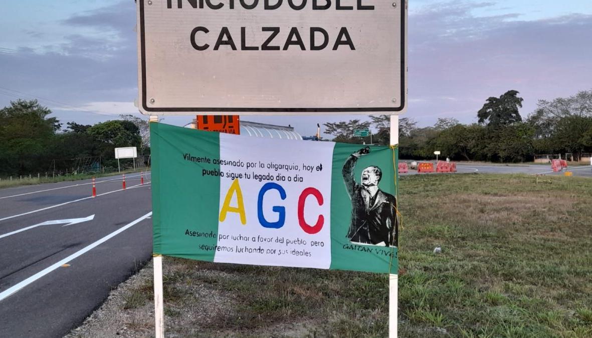 Uno de los mensajes sobre una de las vías de Bolívar.