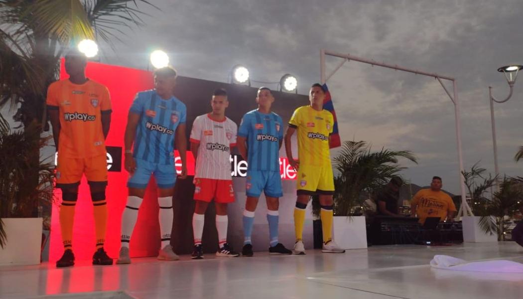 Los jugadores del Unión Magdalena con el uniforme 2023.