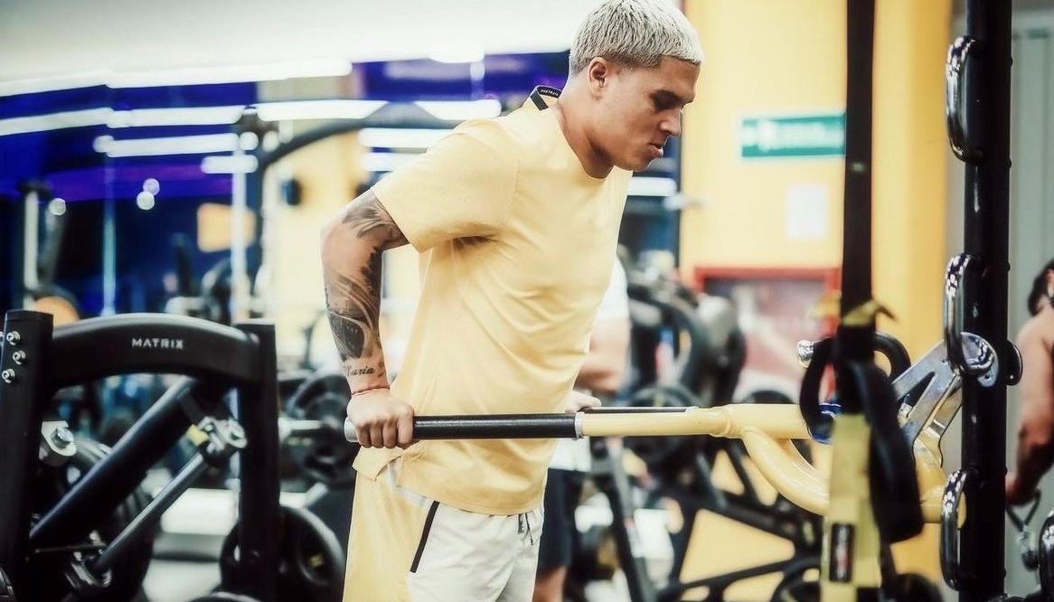 Juan Fernando Quintero entrenando en un gimnasio en Medellín.