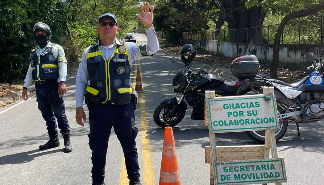 La Policía de Tránsito vigila el cumplimiento de las normas en los balnearios de Santa Marta.