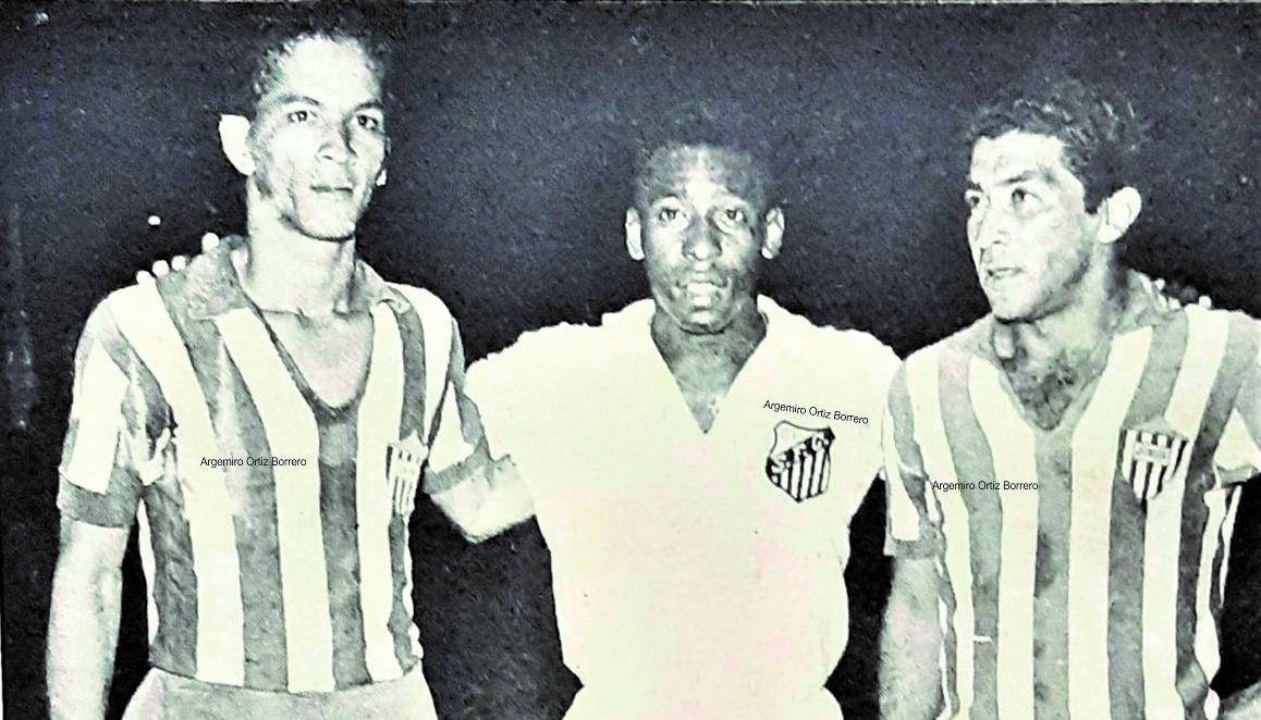 Pelé acompañado de Hermenegildo Segrera y Antonio Rada.