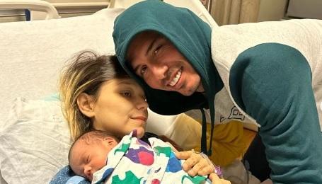 Sergio Vega y Paula Durán y Juan José, quien nació en diciembre pasado.