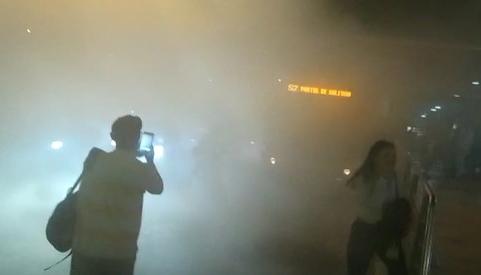 El humo invadió la zona aledaña a la emergencia en la estación Pedro Ramayá.