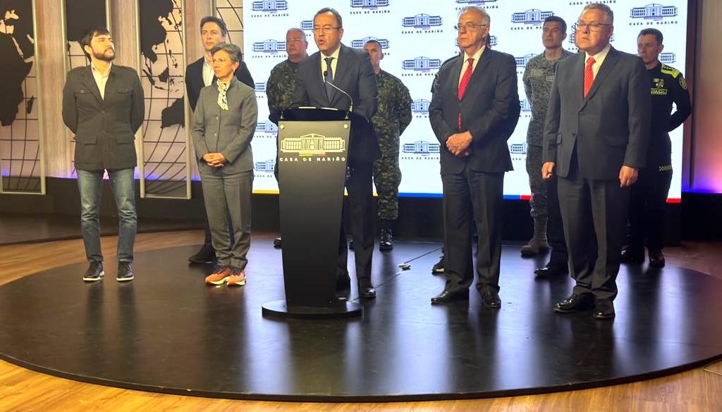 El Ministro del Interior, Alfonso Prada, dando a conocer las conclusiones del encuentro.