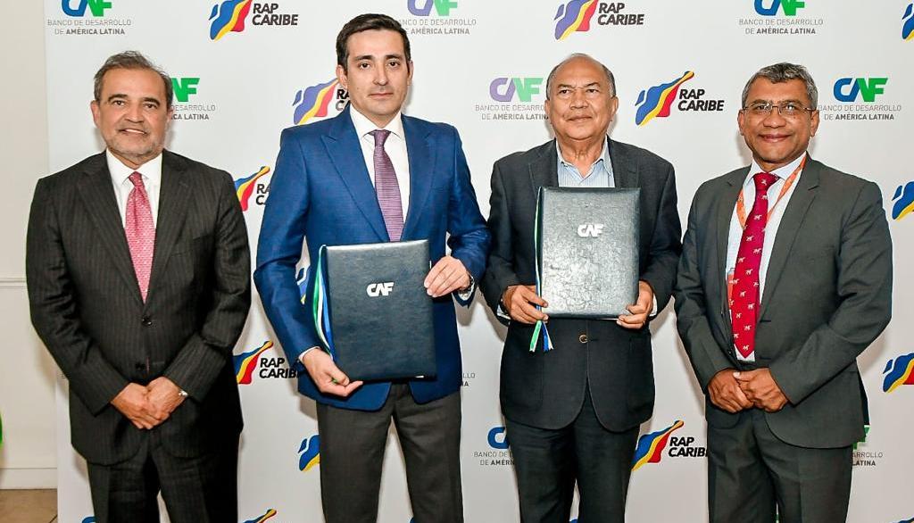 El representante de la CAF en Colombia Rodrigo Peñailillo y el gerente de la RAP Caribe Amylkar Acosta, entre otros, en el reciente encuentro.