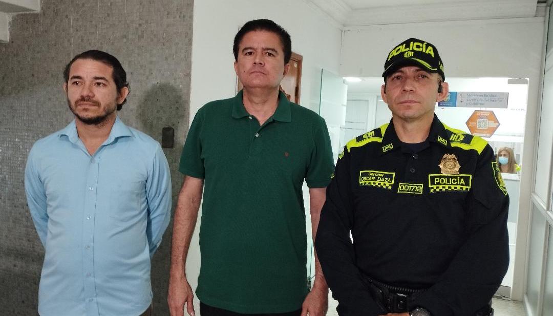 El secretario de Gobierno, el Alcalde y el Subcomandante de la Policía Metropolitana