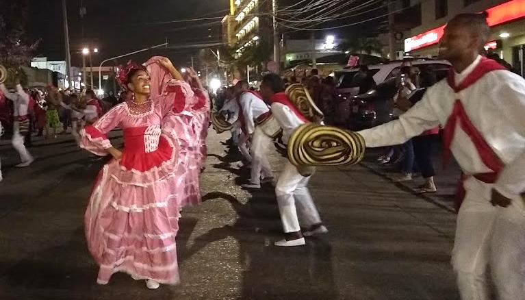 La Noche de Faroles y Tambores cada vez toma más fuerza.