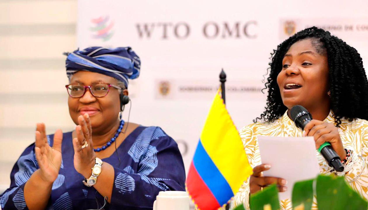La Vicepresidenta Francia Márquez con la Directora de la OMC Ngozi Okonjo-Iweala.
