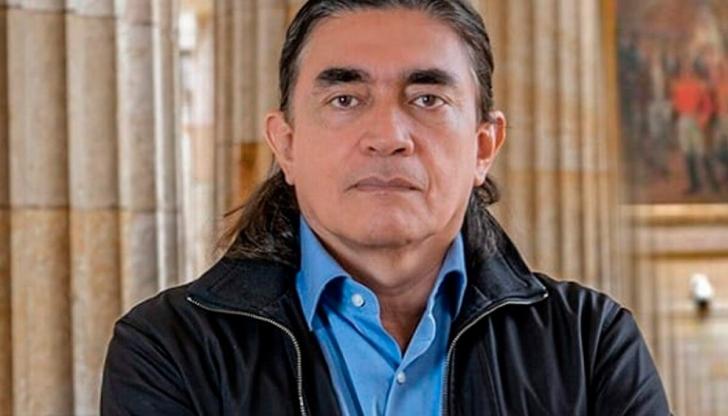 Exsenador Gustavo Bolívar.
