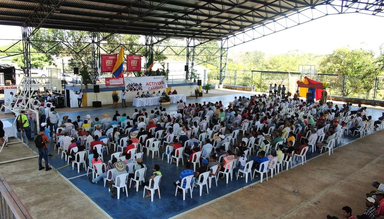 El Presidente Gustavo Petro durante la entrega de tierras en San Benito Abad, Sucre.