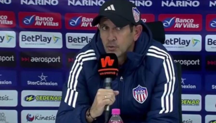 El técnico de Junior, Arturo Reyes.