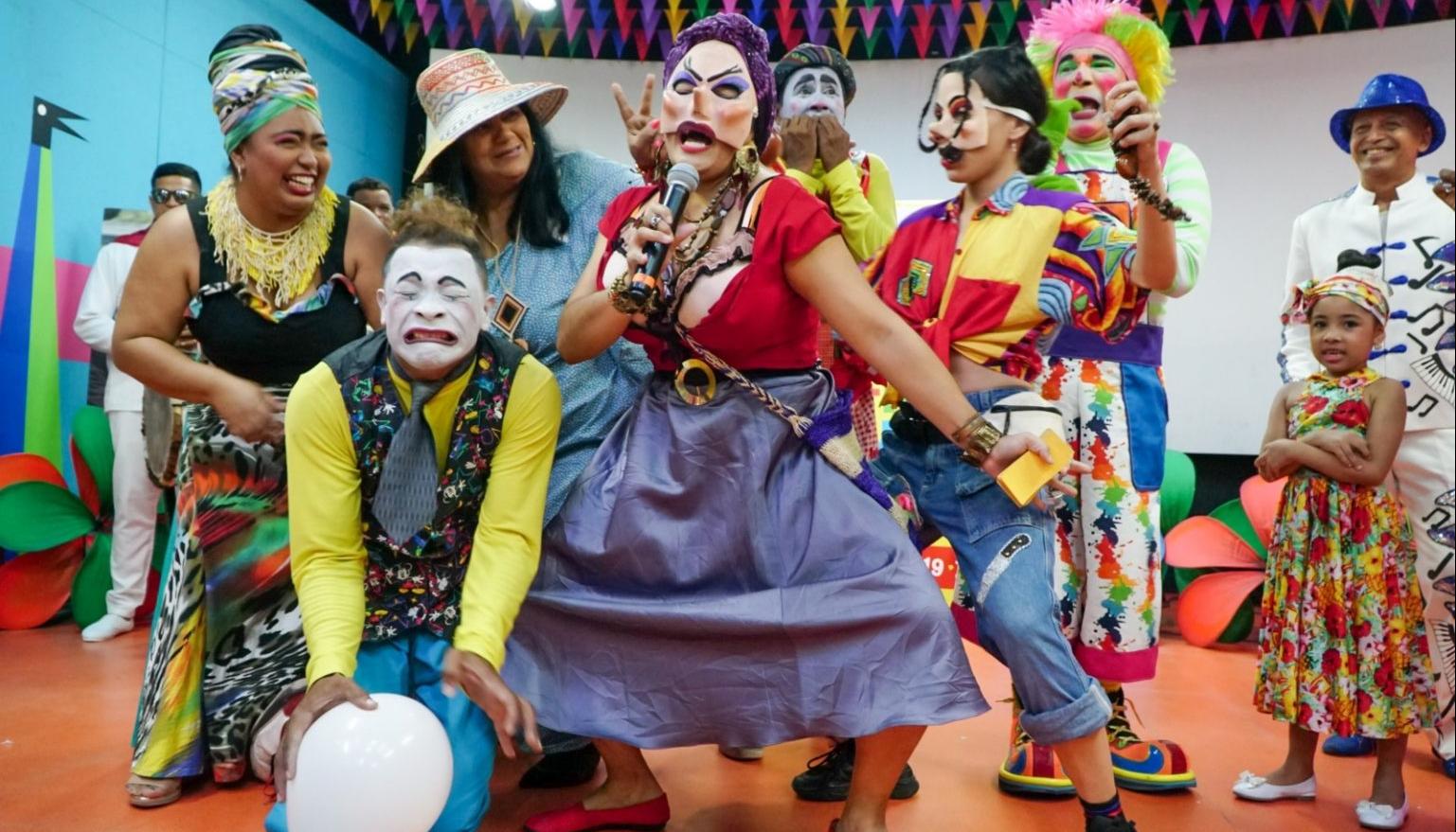 Un grupo de comedia.