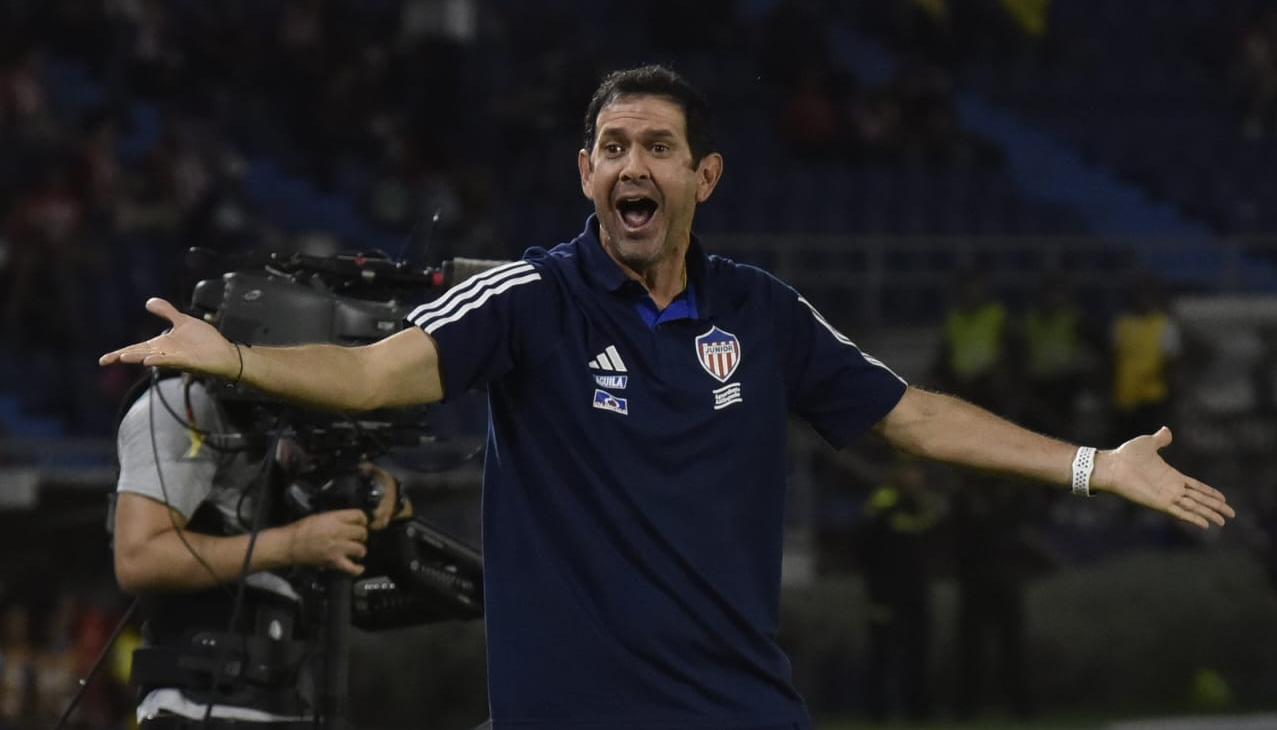 Arturo Reyes no ha podido ganar en su segundo ciclo al frente del Junior.