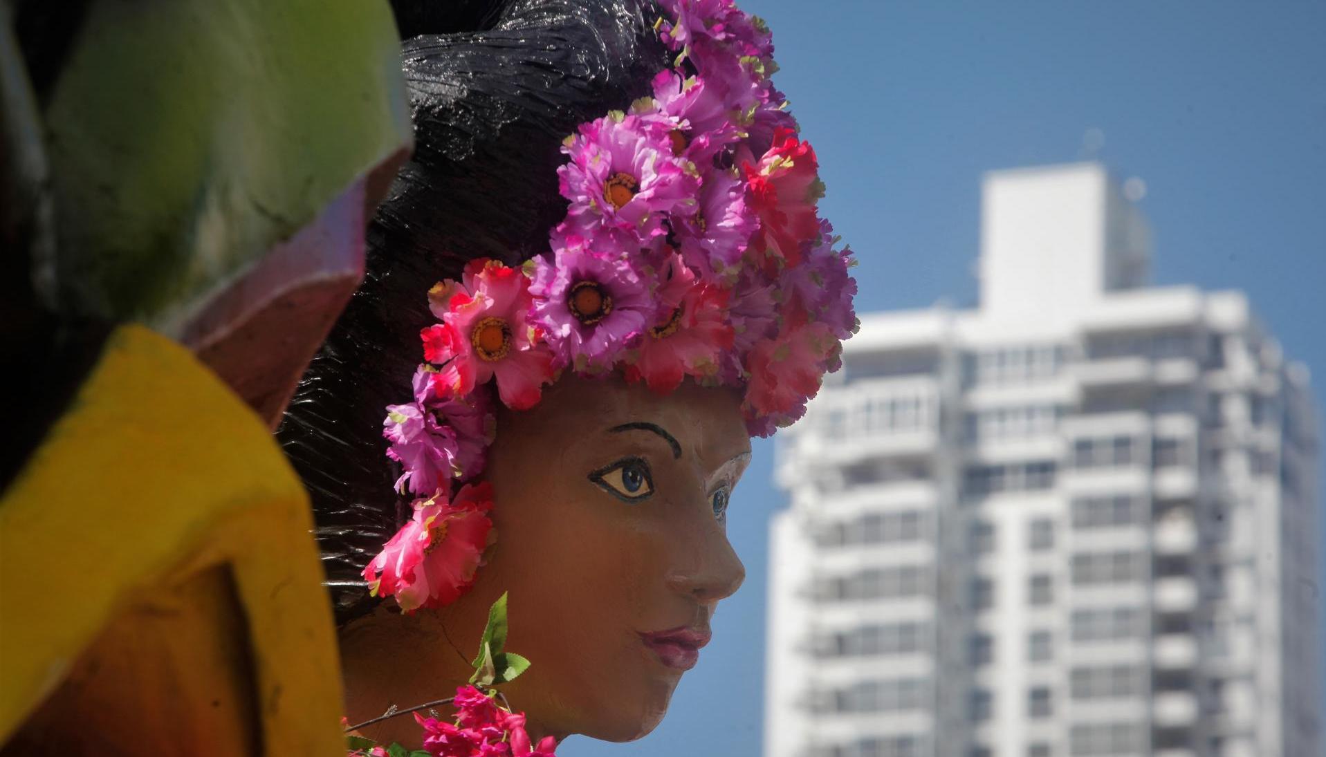 Una de las carrozas que desfilará este sábado en Ciudad de Panamá