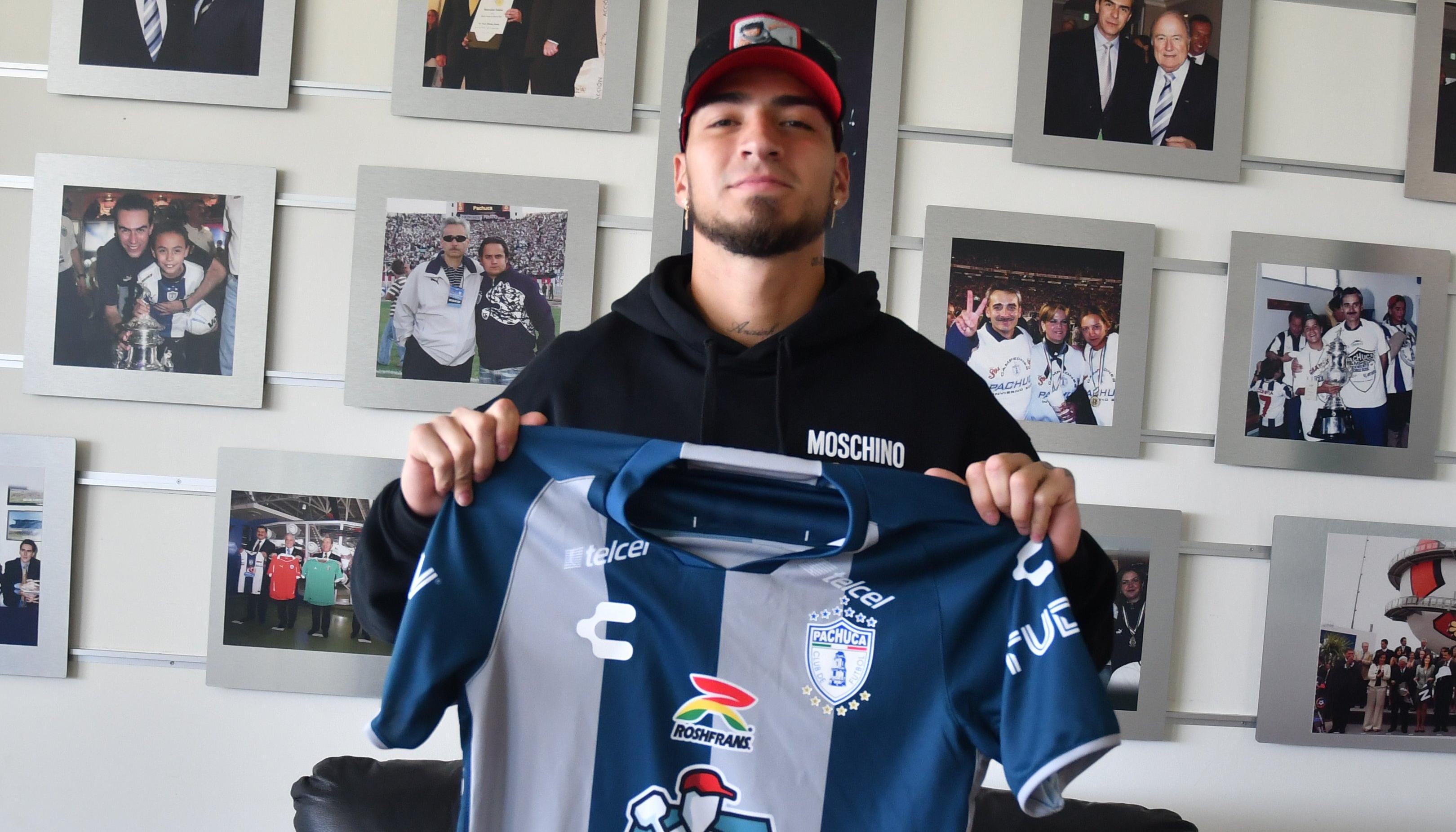 Cristian Arango con la camiseta de su nuevo equipo.