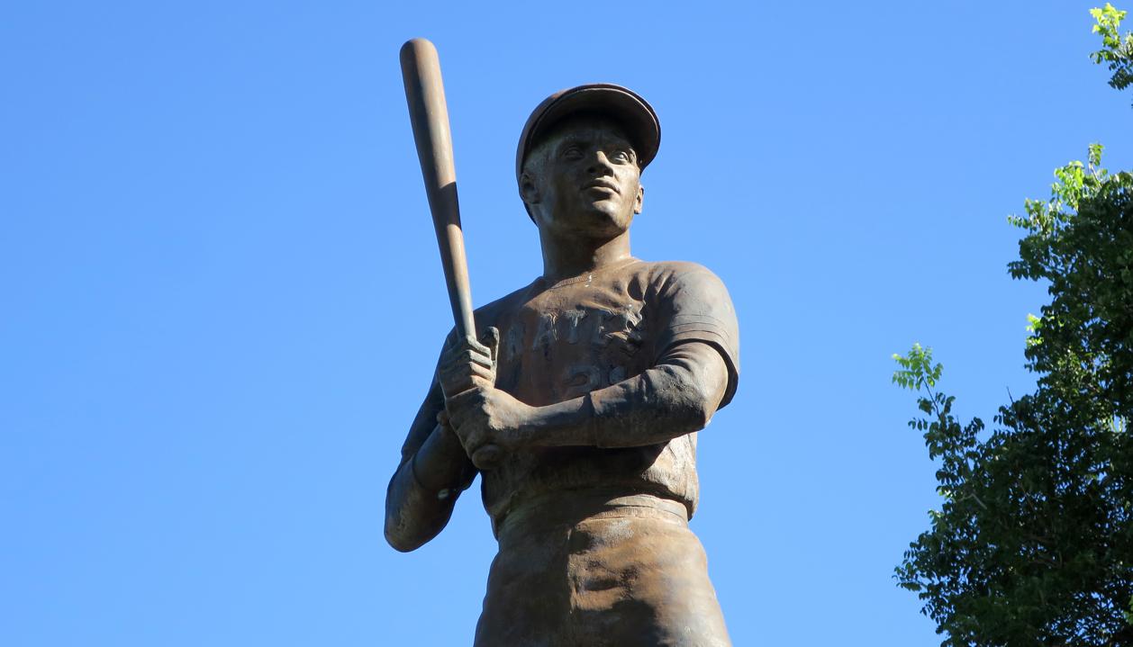 Estatua de Roberto Clemente, en Puerto Rico.
