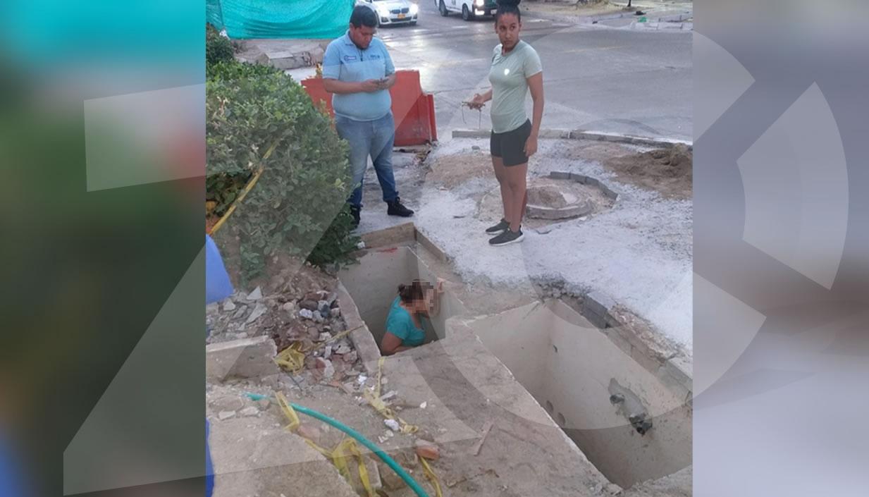 Mujer que cayó a un hueco en el norte