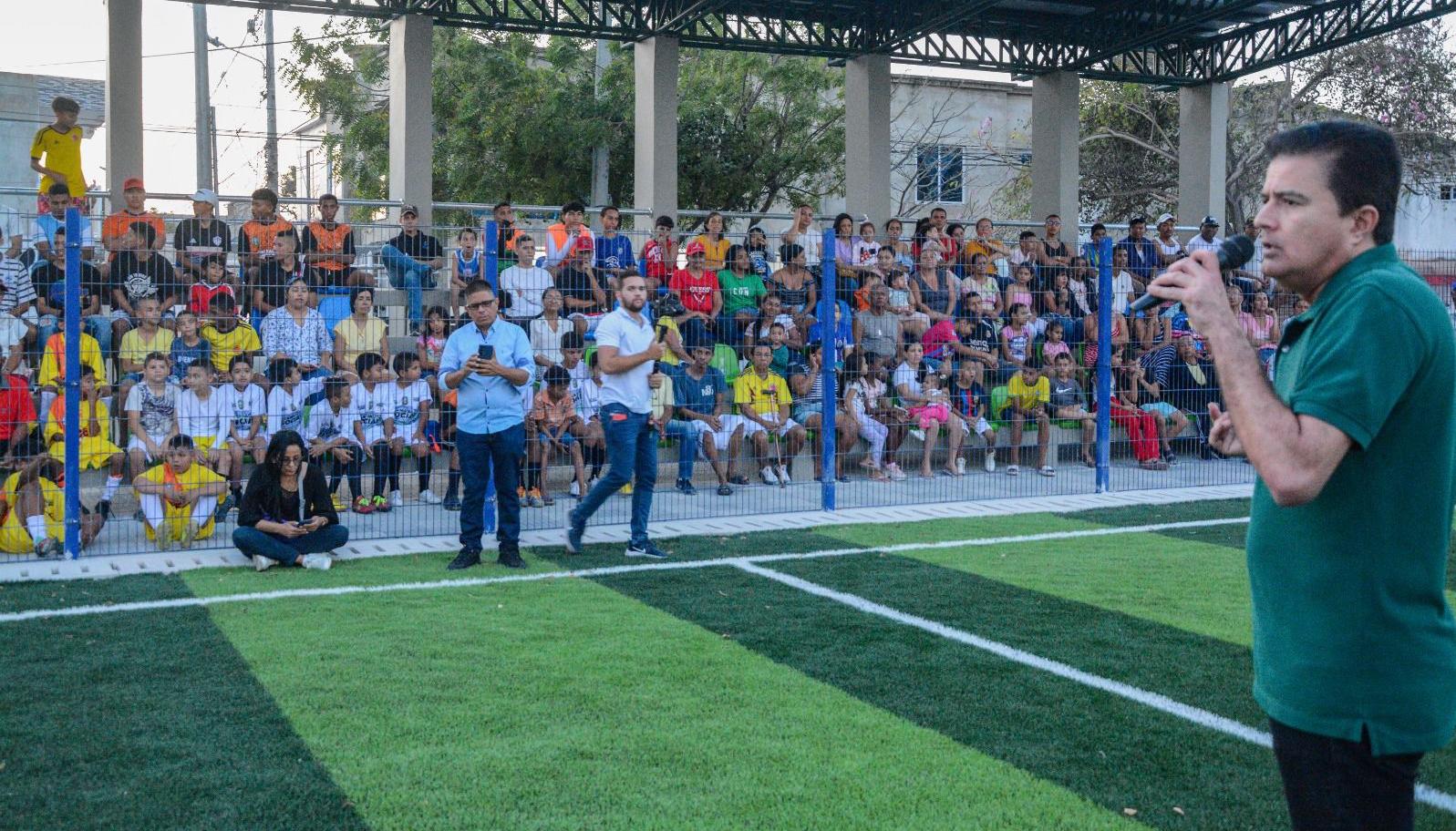 El Alcalde de Soledad, Rodolfo Ucrós, en la entrega del nuevo parque de Villa Katanga.