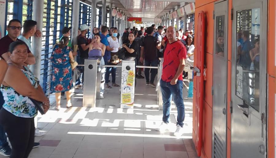 Retrasos en Transmetro por protesta de ciudadanos en murillo