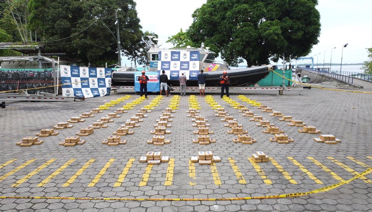 La droga incautada por la Armada Nacional.