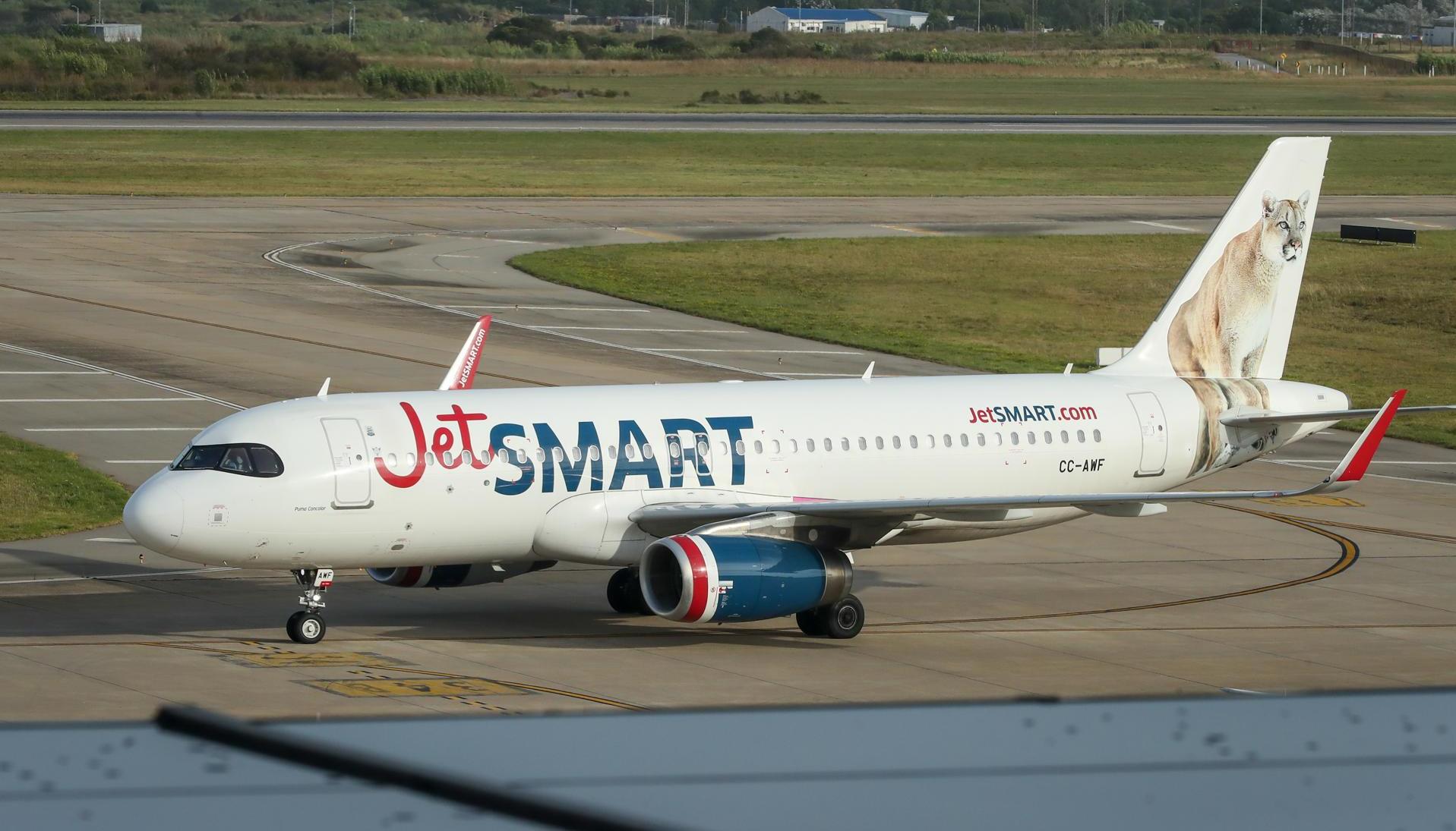 Imagen de archivo de un avión de la aerolínea de bajo costo JetSMART.