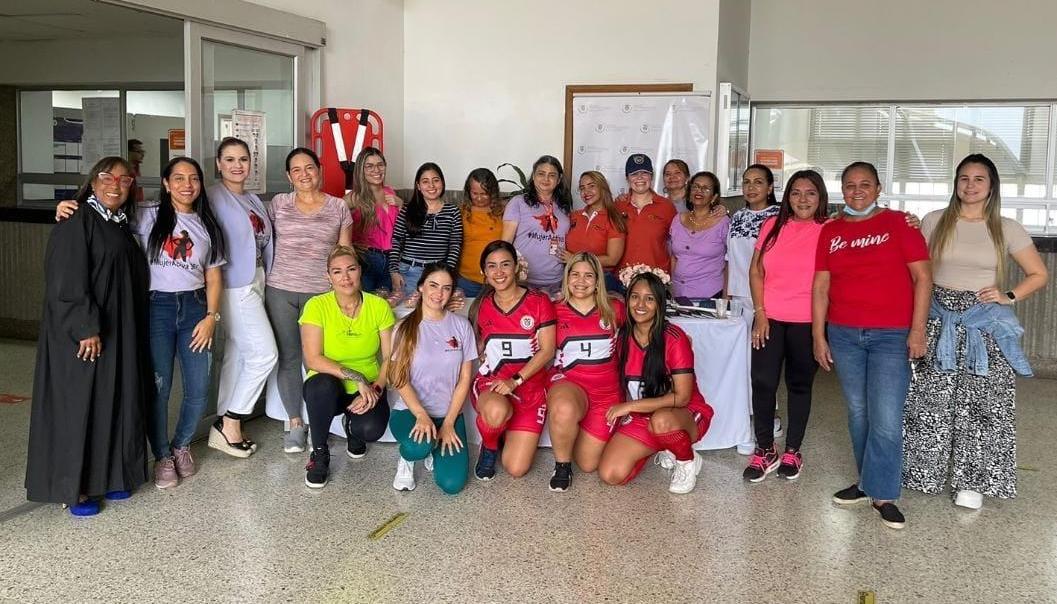 Mujeres en homenaje del poder judicial