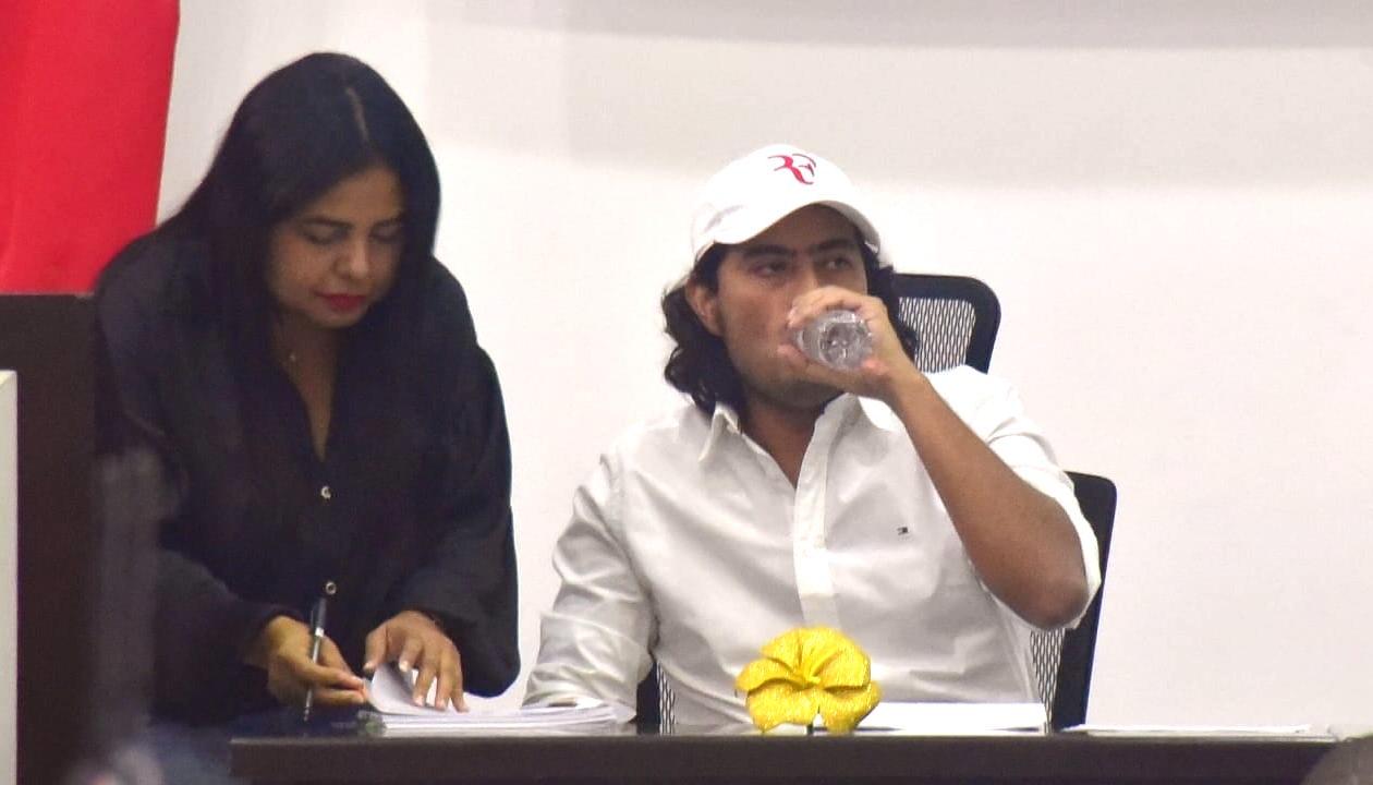 Nicolás Petro, en su curul de Diputado del Atlantico en la sesión de hoy.