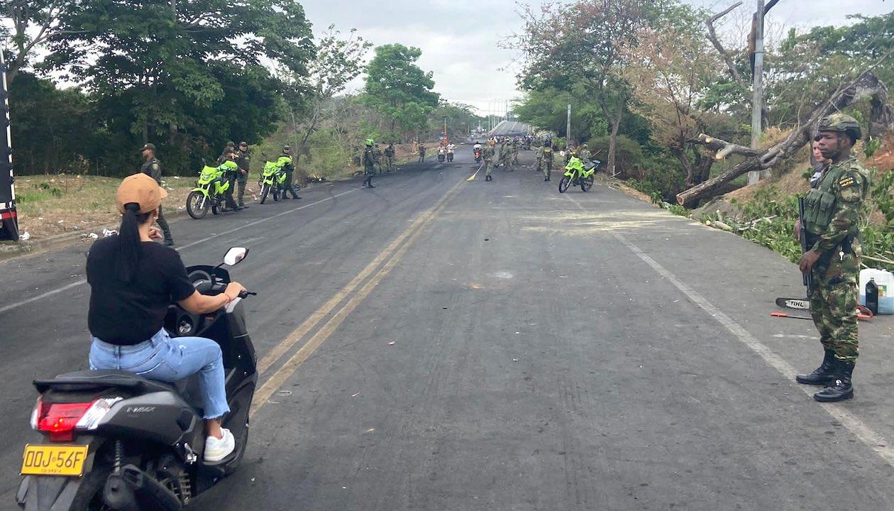 Policía y Ejército Nacional retomando la vigilancia en las vías afectadas.