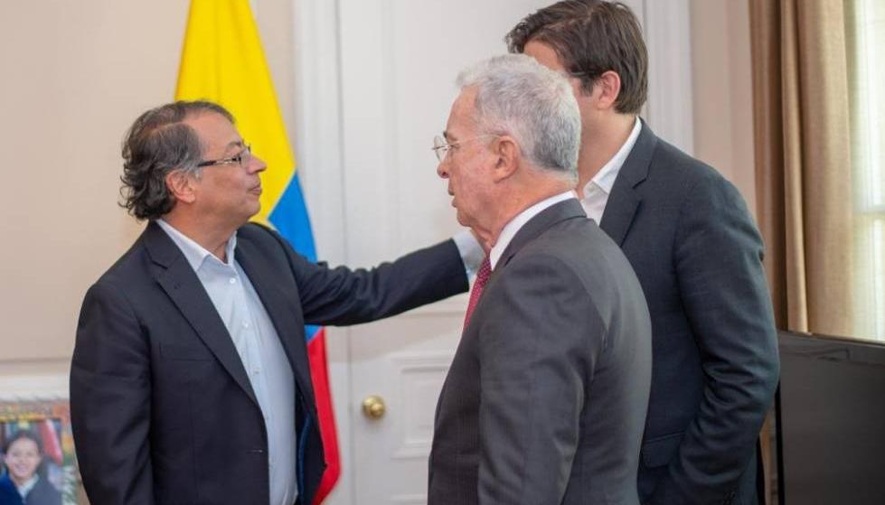 Gustavo Petro y Álvaro Uribe.