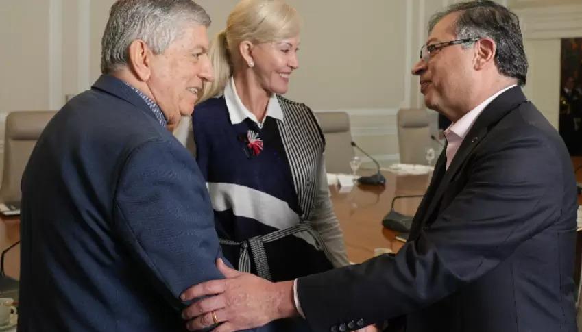 Gustavo Petro reunido con César Gaviria y Dilian Francisco Toro.
