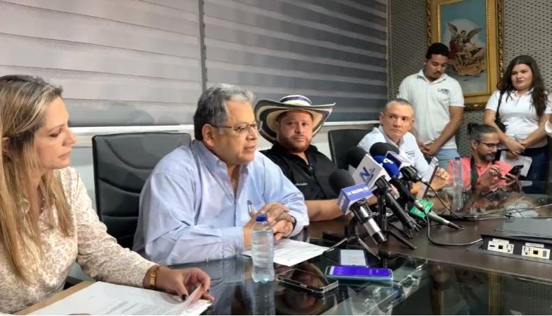 El Supersalud Ulahy Beltrán explicando los alcances de la decisión.