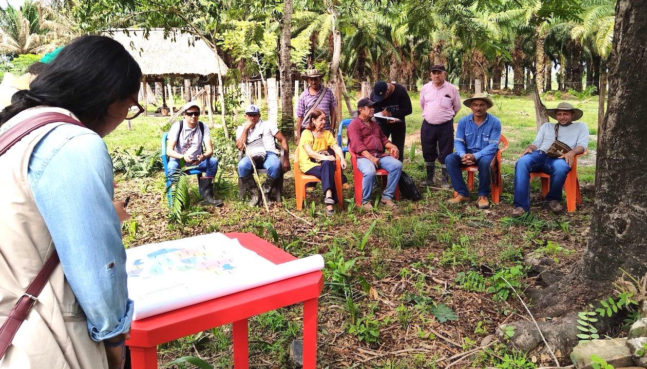 Campesinos organizando la parcelación de tierras en Curumaní, Cesar.