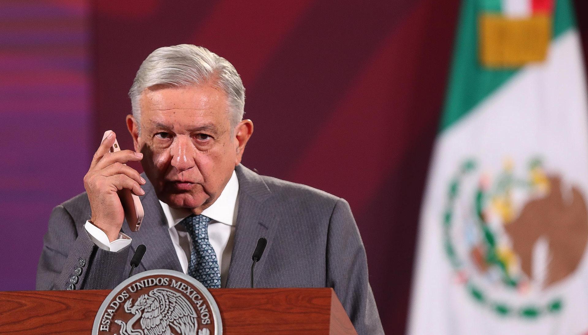 El presidente mexicano Andrés Manuel López Obrador cuando confirmaba sobre la muerte de dos norteamericanos.