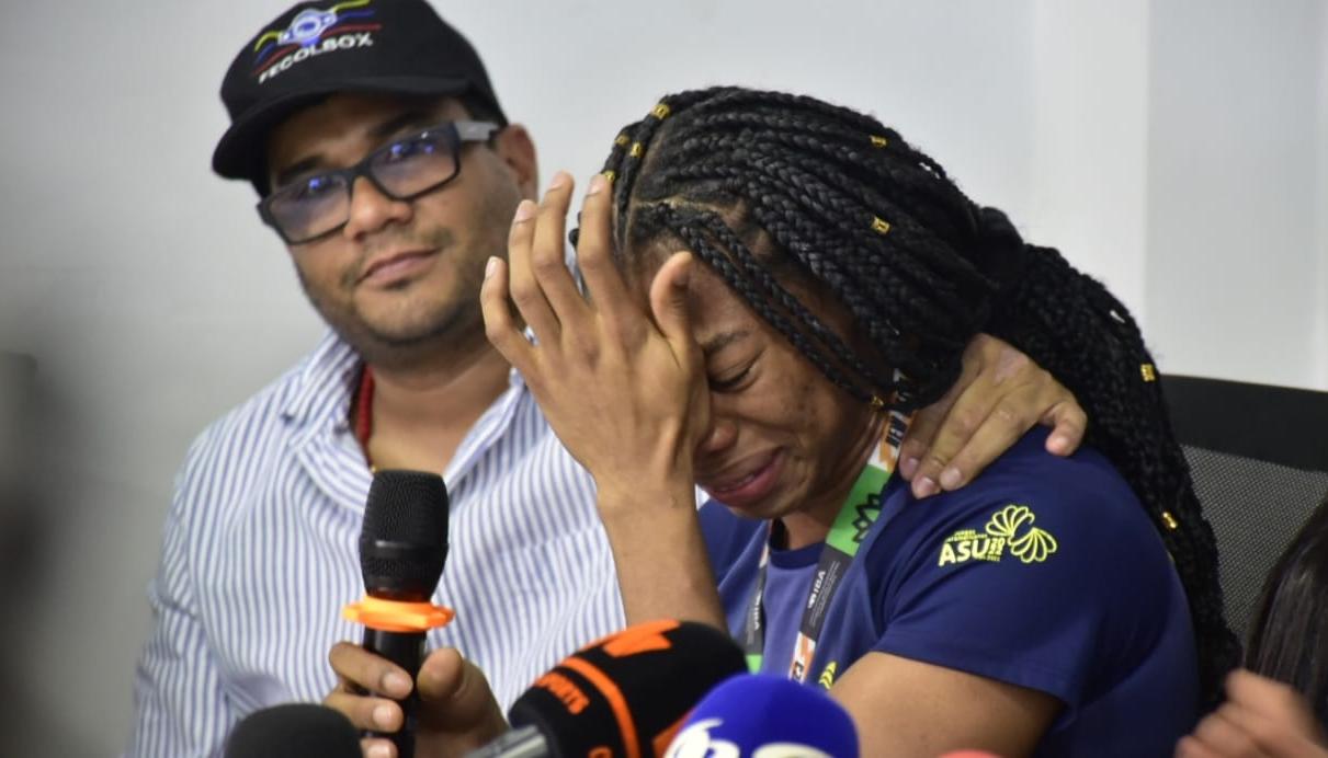 Angie Valdez rompió en llanto al recordar que su madre estuvo en prisión.