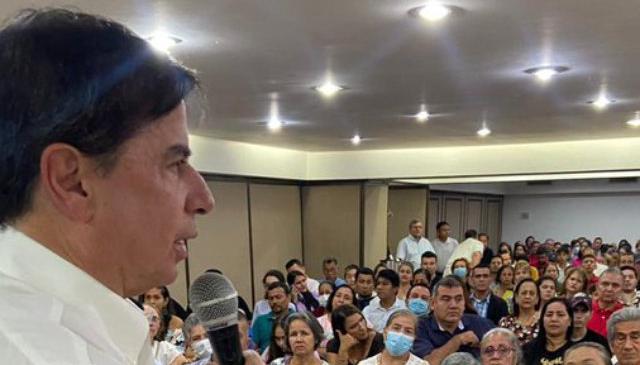 Juan Fernando Cristo en el lanzamiento de su partido político En Marcha.