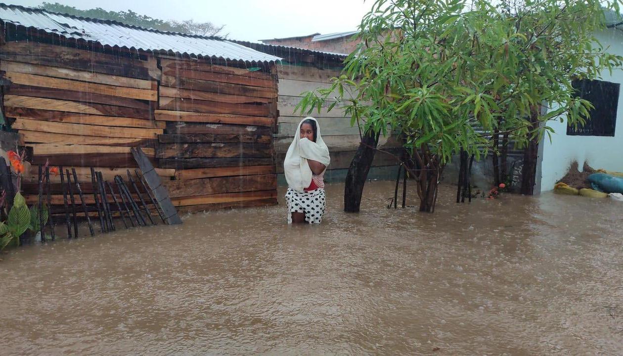 Una de las damnificadas de la ola invernal en Curumaní.