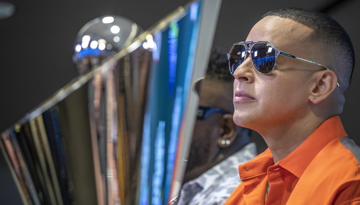 Daddy Yankee, reguetonero puertorriqueño y apasionado por el béisbol. 