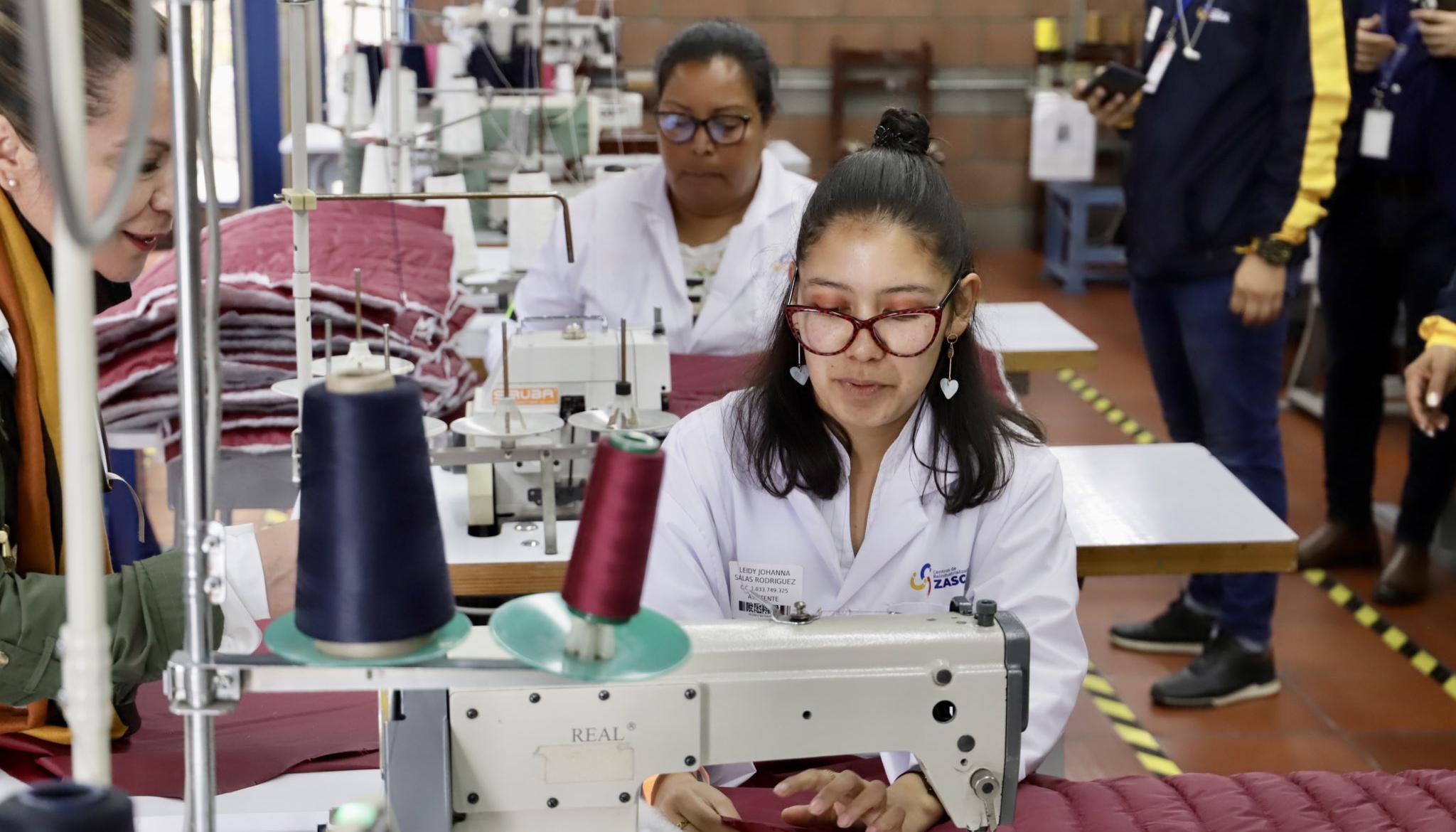 Un total de 287.000 mujeres ingresaron al mercado laboral de Colombia en febrero pasado, según el DANE.