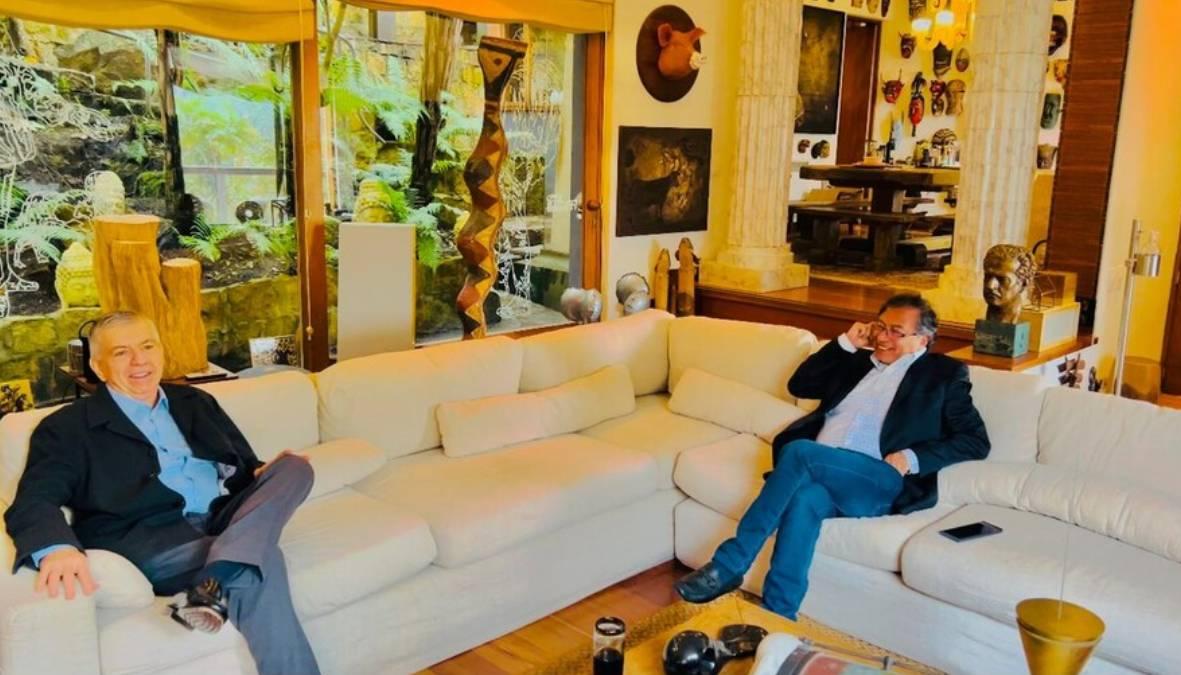 El expresidente César Gaviria y el presidente Gustavo Petro.