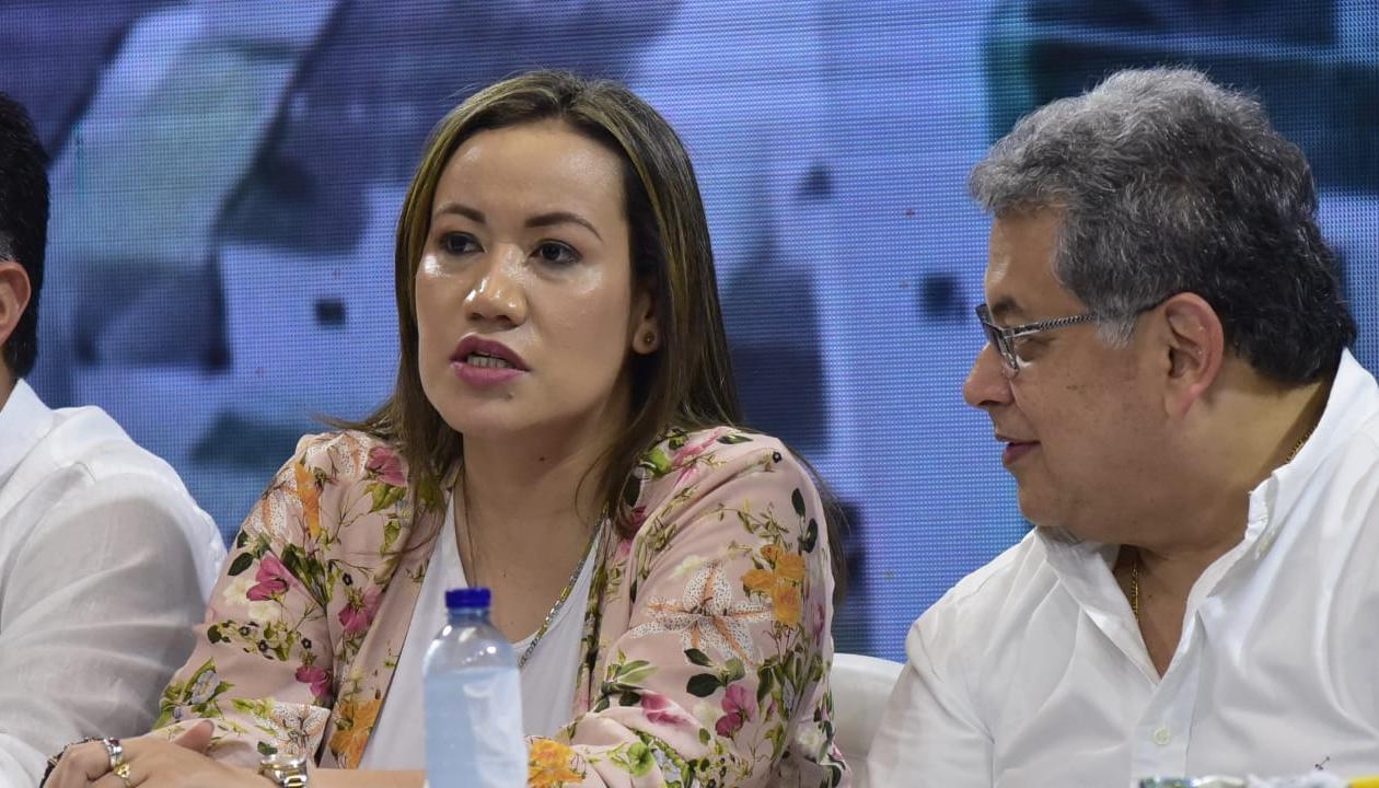 La ministra de Salud, Carolina Corcho, y Ulahi Beltrán, superintendente de salud.